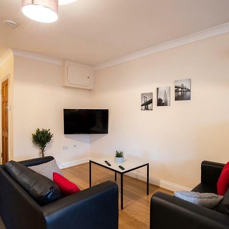 Spacious 2Br Flat In Stansted Lejlighed Stansted Mountfitchet Eksteriør billede